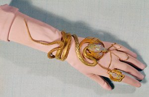 Armband und Ring der Komödiantin Henriette Rosine Bernard, genannt Sarah Bernhardt