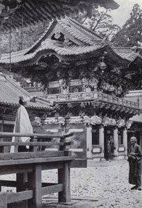 Wunderbare Skulpturen des buddhistischen Tempels von Yakushi (s/w Foto) von American Photographer (after)