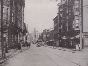 Providence, Rhode Island: Westminster Street East von der Kathedrale (Schwarz-Weiß-Foto) von American Photographer (after)