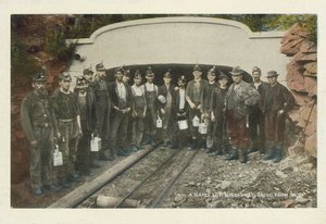 Amerikanischer Kohlebergbau: Eine glückliche Schar, Bergleute kehren von der Arbeit zurück