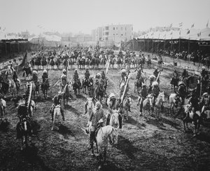 Buffalo Bill (1846-1917) und seine Reiter bei einer Parade, Omaha, Nebraska von American Photographer