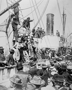 Hoffnungsvolle Goldsucher verlassen Vancouver während des Klondike-Goldrauschs (1897-98) 1898