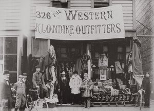 Klondike Outfitters Laden, Cordova Street, Vancouver 1897 von American Photographer