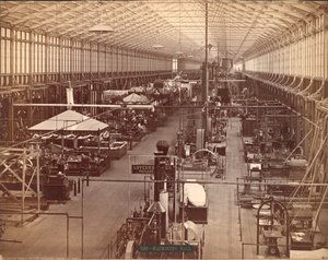 Maschinenhalle, South Avenue, Philadelphia Centennial International Exhibition, 1876 (Silberalbuminabzug)