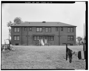 Nordseite - Clark Howell Homes, Gebäude H-1, 253 Mills Street, Atlanta, Fulton County, GA (s/w Foto)