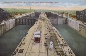 Panamakanal, Allgemeine Ansicht der oberen Schleusen, Blick nach Norden vom Leuchtturm, Gatun von American Photographer