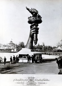 Die Hand und Fackel der Freiheitsstatue, 1876 von American Photographer