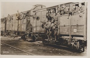 U.S. Marines in Frankreich auf dem Weg ins Lager, 1917-19