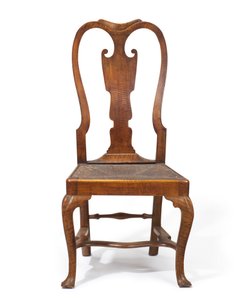 Ein Queen Anne Stuhl aus gemasertem Ahornholz