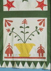 Quiltdetail mit Figuren und Blumen (Baumwolle) von American School