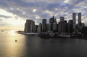 Blick auf das Finanzviertel über den East River von American School