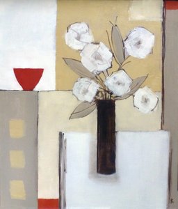 Rote Schale, weiße Blumen
