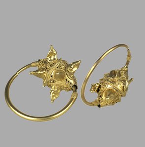 Goldenes Anhänger-Kolt, 11.-12. Jahrhundert von Ancient Russian Art
