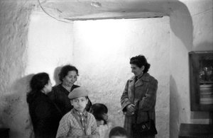 Crotone - Der Besucher im Keller begrüßt