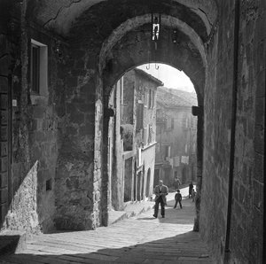 Straßenansicht in Abbadia San Salvatore, Siena, Toskana, Italien