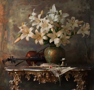 Elegante Lilien und Violine von Andrey Morozov