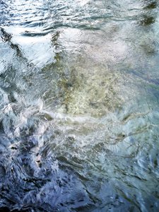 Klares Wasserfließen von Angelo Cerantola