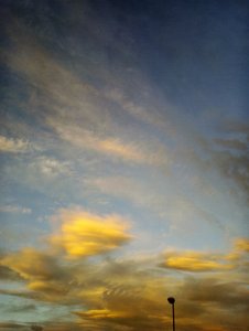 Dämmerung goldene Wolken