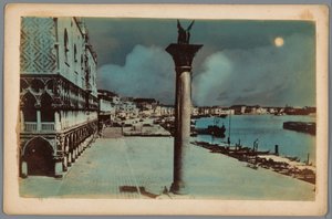 Ansicht des Markusplatzes mit der Colonne di San Marco und der Ecke des Dogenpalastes in Venedig von Anonymous