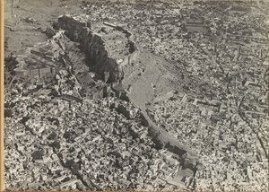Stadt mit einer Festung, aus der Luft gesehen