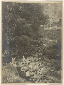 Waschen und Spielen im Fluss