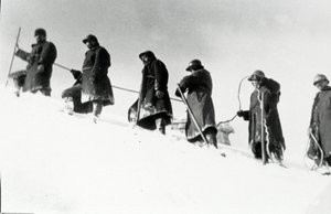 Erster Weltkrieg: Italienische Alpenjäger (Alpini) während eines Aufstiegs