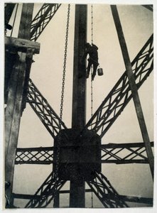 Maler auf dem Eiffelturm 1889, Paris
