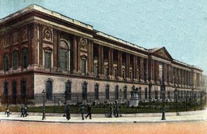 Paris: Außenansicht der Kolonnade des Louvre, erbaut von Claude Perrault (1613-1688). Fotografie von 1920 in „Artistic Album“ der Stadt Paris. Private Sammlung.