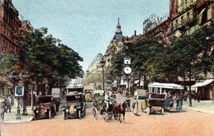 Paris: Verkehr auf dem Boulevard des Italiens, einer der großen Boulevards der Stadt. Fotografie von 1920 in „Artistic Album“ der Stadt Paris. Private Sammlung. von Anonymous Anonymous