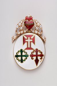 Portugal - Großkreuzband der Drei Orden: Großkreuzabzeichen der Drei Orden, das wahrscheinlich Maria II. von Braganza (1819-1853), Königin von Portugal, gehörte - Modell für Damen - 1800-1850 - Gold mit Emaille und Perlen - H: 8 cm; B: 4,7 cm; Gewicht: 44  von Anonymous Anonymous
