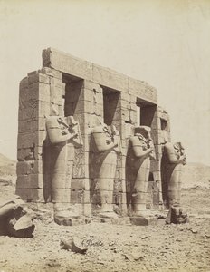 Ramesseum, Theben, Blick auf den Südosten des zweiten Hofes von Antonio Beato