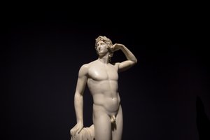 Die antike Skulptur Apollo krönt sich selbst - 1782 - Antonio Canova, 2019