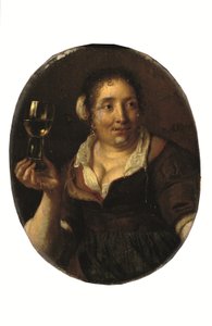 Bäuerin hält ein Glas Wein