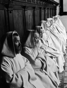 Mönche beten in der Einsiedelei von Camaldoli, Italien, um 1925