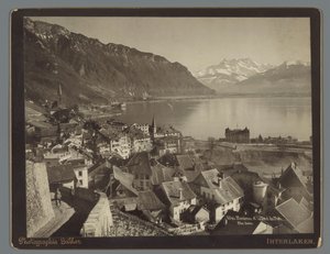 Blick auf Montreux am Genfersee, in der Ferne die Dents du Midi von Arthur Gabler