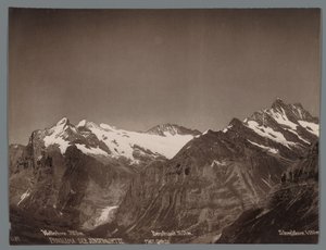 Blick auf die Wetterhorn, die Berglistock und die Schreckhorn in den Berner Alpen (Panorama der Jungfraukette) von Arthur Gabler