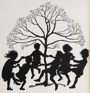 Silhouette von Kindern, die um einen Baum tanzen von Arthur Rackham