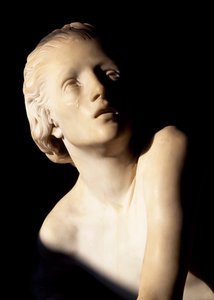 Julia Capulet, Detail (Statue, Grab von Julia, ehemaliges Kloster St. Franziskus, Corso, Verona, UNESCO-Welterbe, 2000)