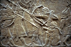 Assurbanipal in der Schlacht von Til-Tuba, 650-620 v. Chr. von Assyrian