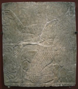 Geflügelte Gottheit am heiligen Baum. Relief aus dem Palast von Ashurnasirpal II. in Kalhu, Nimrud