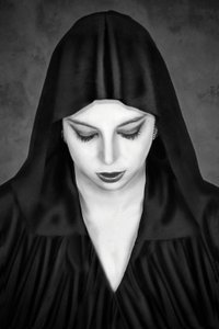 Mysteriöse verhüllte Frau