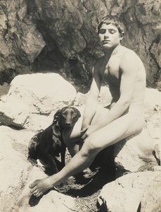 Nackter Junge und Hund
