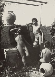 [Drei Jungen im Garten] von Baron Wilhelm von Gloeden
