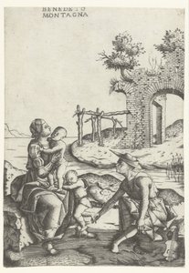 Familie sitzt am Wasserufer in der Nähe einer Ruine