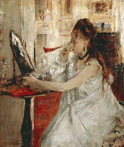 Junge Frau, die ihr Gesicht pudert von Berthe Morisot