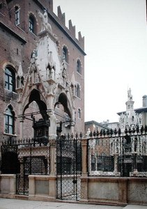 Grabdenkmal von Mastino II Della Scala (1308-51) von Bonino da Campione