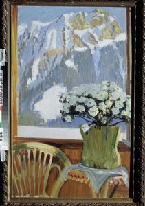 Blumen auf dem Balkon mit Blick auf die Berge