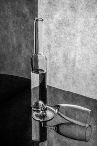Schwarz-Weiß Glas Stillleben