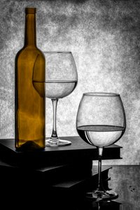 Goldene Flasche Stillleben