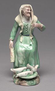 Alte Frau füttert Hühner, Staffordshire Fabrik, ca. 1770